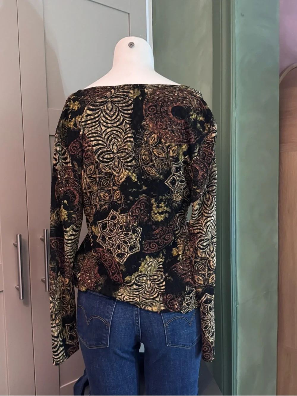 Twist-Front V-Neck Blouse in Black and Gold Paisley - Picture 3 of 5
